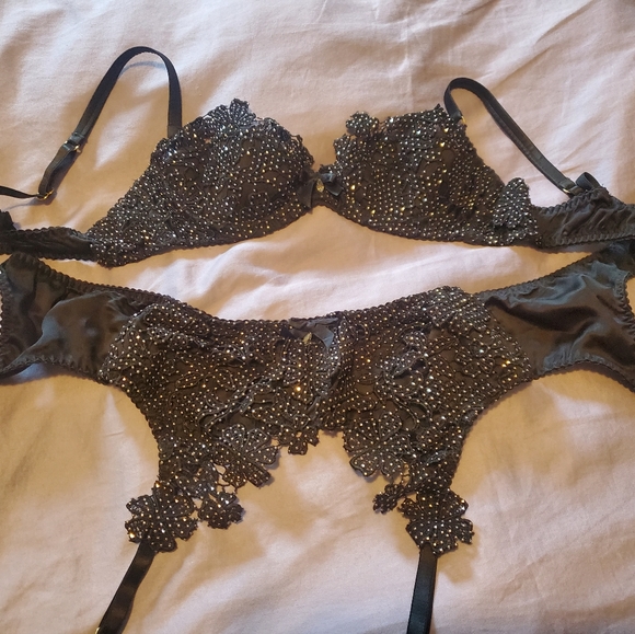 Ilona Black Agent Provocateur bra (34 B) &Suspender Soiree w/ Sworovski Crystals - Picture 2 of 8
